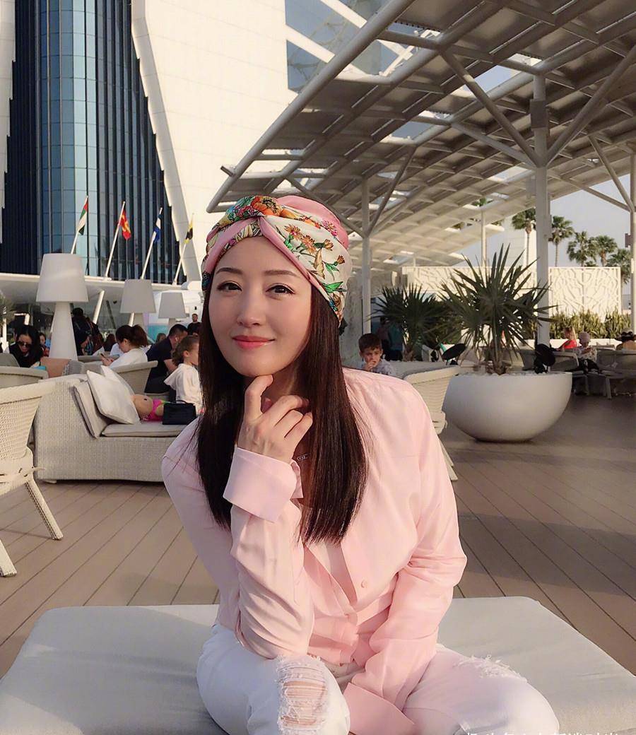 48岁杨钰莹终于扮美成功!