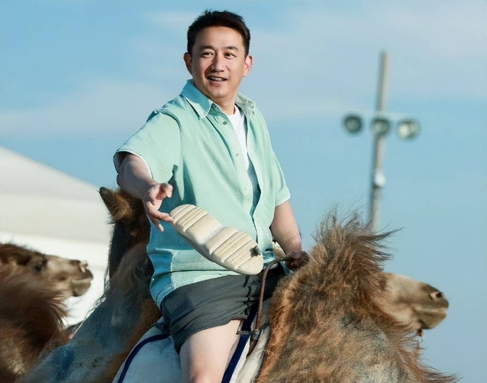 穿紧身露脐装被夸时尚好,身高快超过黄磊_教育_衣服_孩子