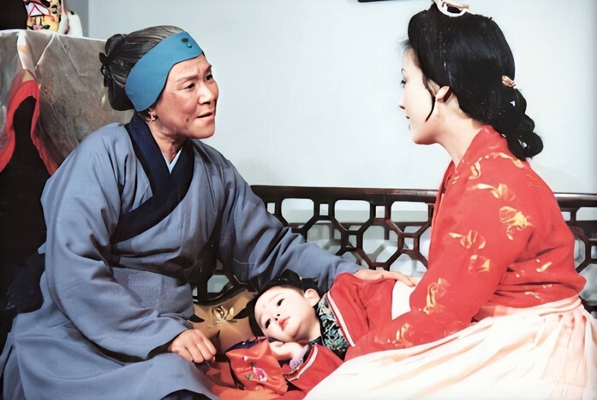 恶仆发善心,周瑞媳妇让刘姥姥进荣国府,到底有啥目的?