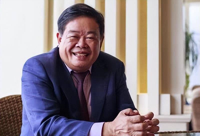 "玻璃大王"曹德旺:曾想和妻子离婚,妻子一句话令他回心转意_母亲_父亲