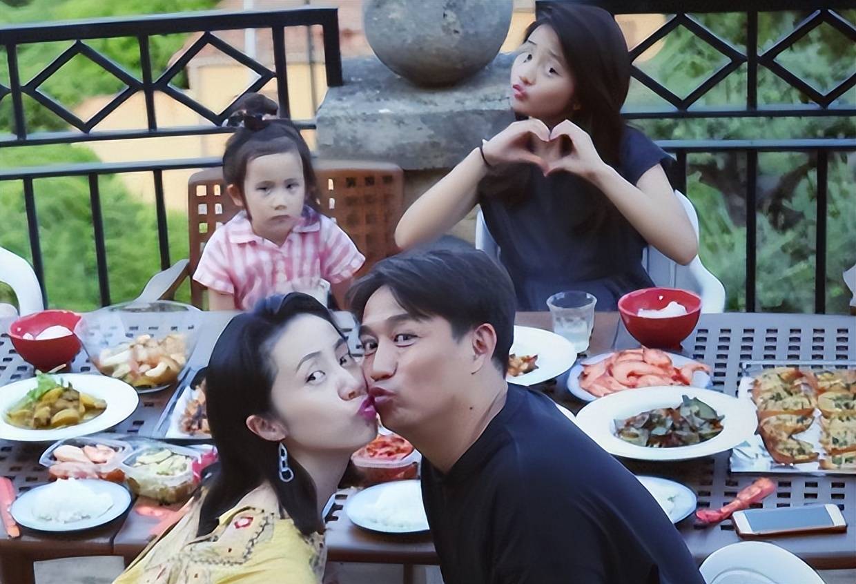 穿紧身露脐装被夸时尚好,身高快超过黄磊_教育_衣服_孩子