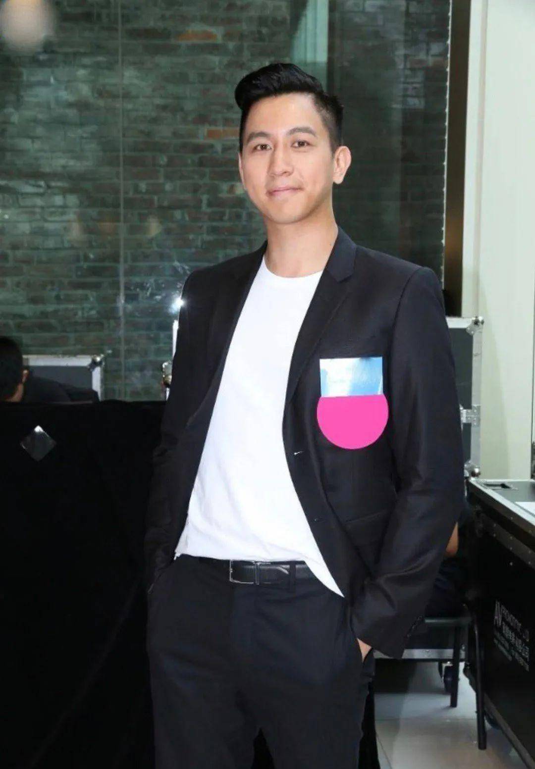 而佢嘅前女友joey就係内衣模特儿嚟嘅肯定样靓身材正噶啦贝贝嘅港姐