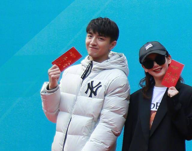 《没有秘密的你》正式开机,戚薇金瀚黑白配现身,姐弟恋值得期待_林星