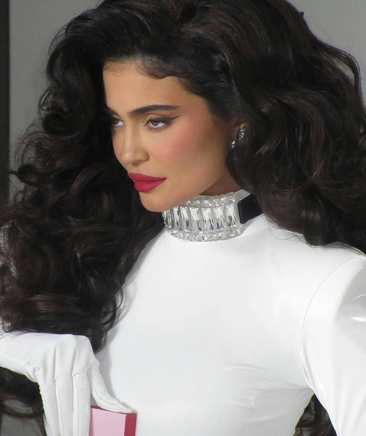 kylie的抹身材短裙,修长的美腿太抢眼了_凯莉·詹娜_布鲁斯·金纳