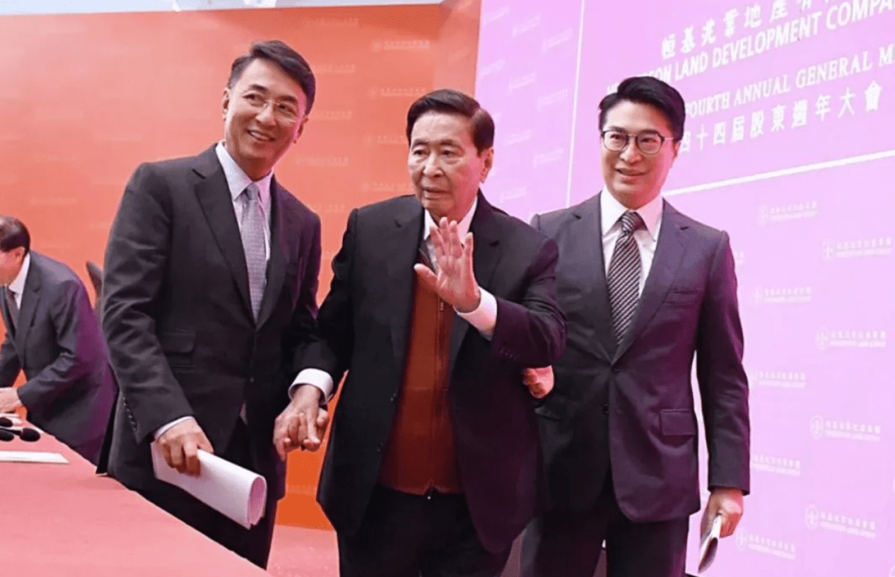 李兆基创办了恒基地产,从此各自精彩,重要的是两家的关系一直在维系着