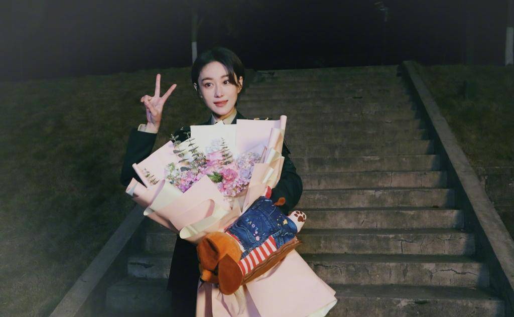 《完美关系》张馨予:敬业的她,哪个发型好看_头发_平台_漂亮