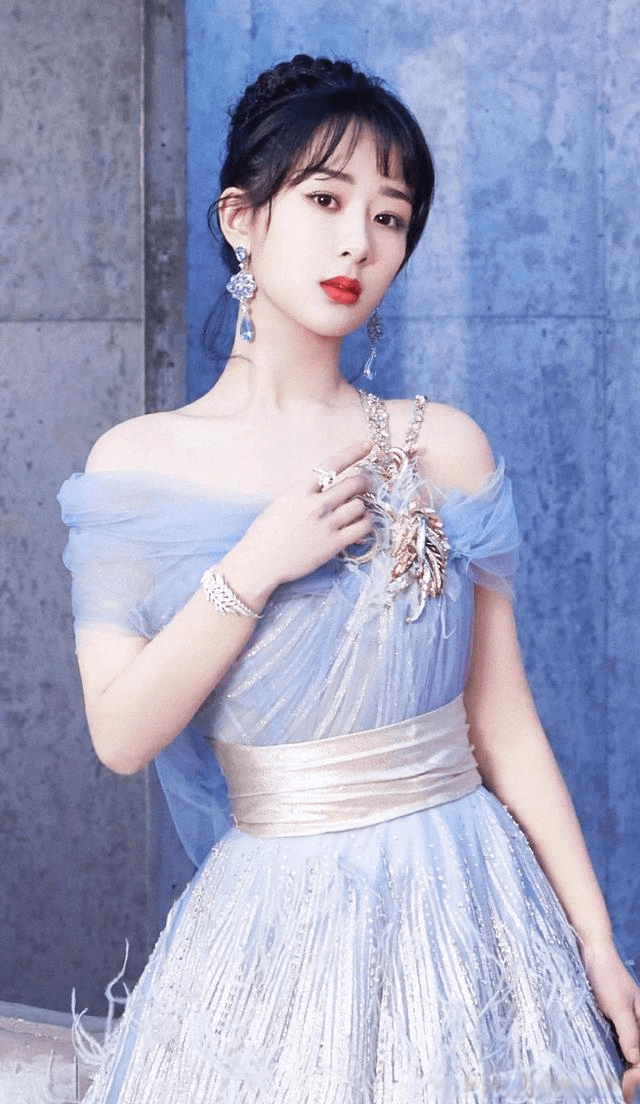 提及最多的男女艺人分别是杨紫和王一博_封神_奖项_话题