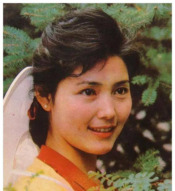 姜黎黎:因《暗礁》一夜爆红,30岁查危险病,老公不离不弃40_电影厂