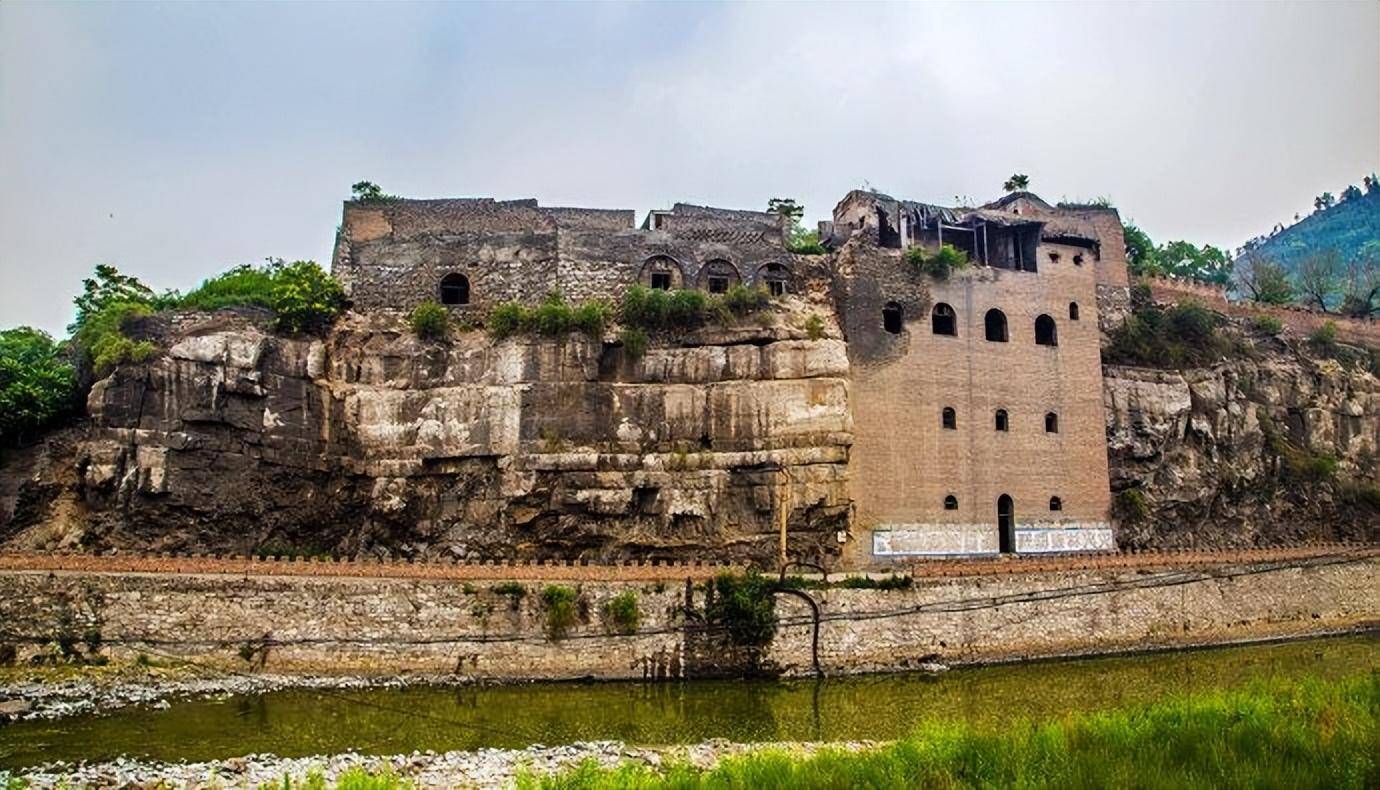 山西400年夏门梁氏古堡,重楼叠阁,错落有致,非常壮观!_家族_建筑_文化