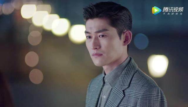 《温暖的弦》张翰这两个瞬间眼神真绝了,满满的心疼怜爱还有克制_南弦