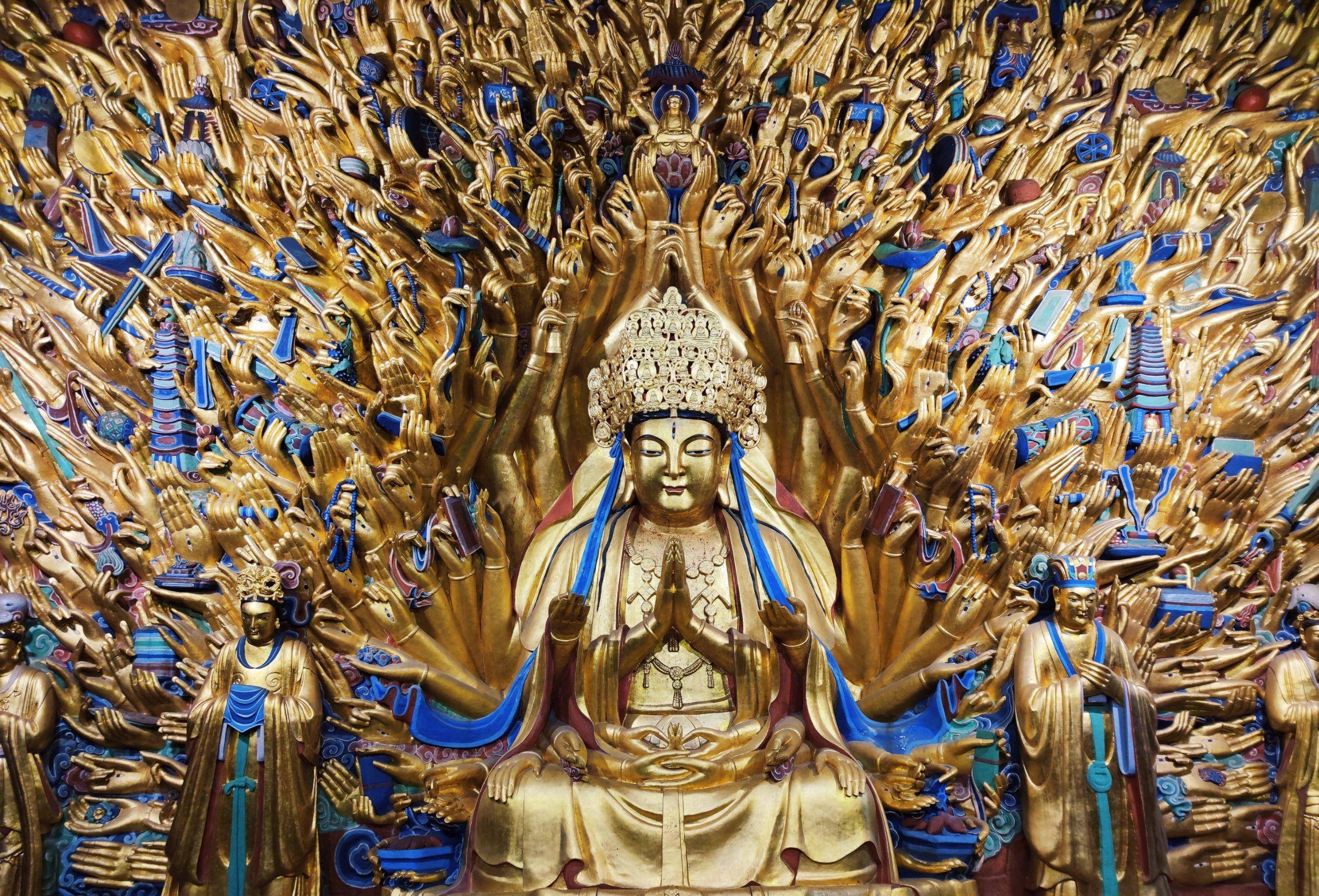 专家们开始对大足石刻进行修复,其中最著名的便是那座千手观音像