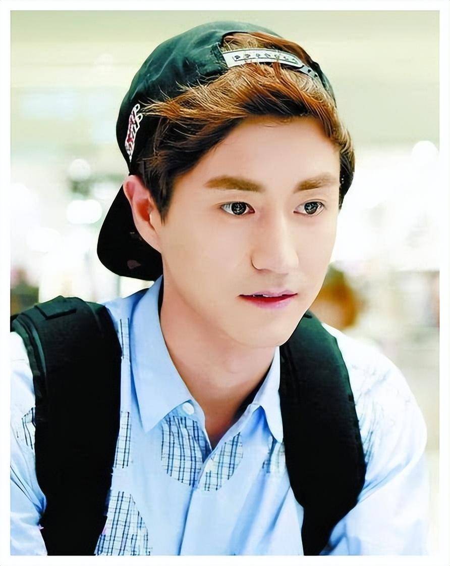 杨玏:一心为"星二代"正名,他却成父亲杨立新的心病_儿子_爸爸_明星