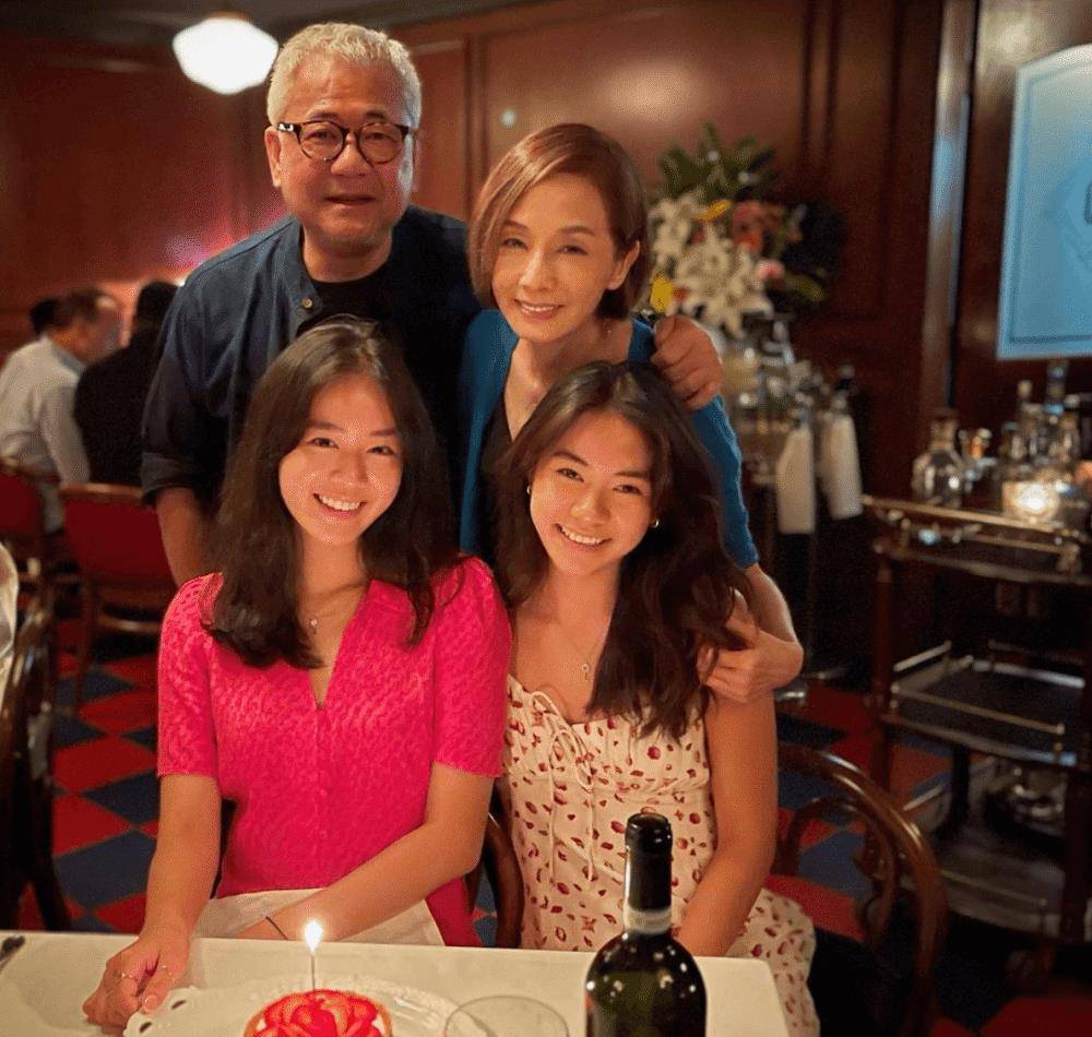 比较可惜的是,跟毛舜筠一向形影不离的老公区丁平没露面,估计对演唱会