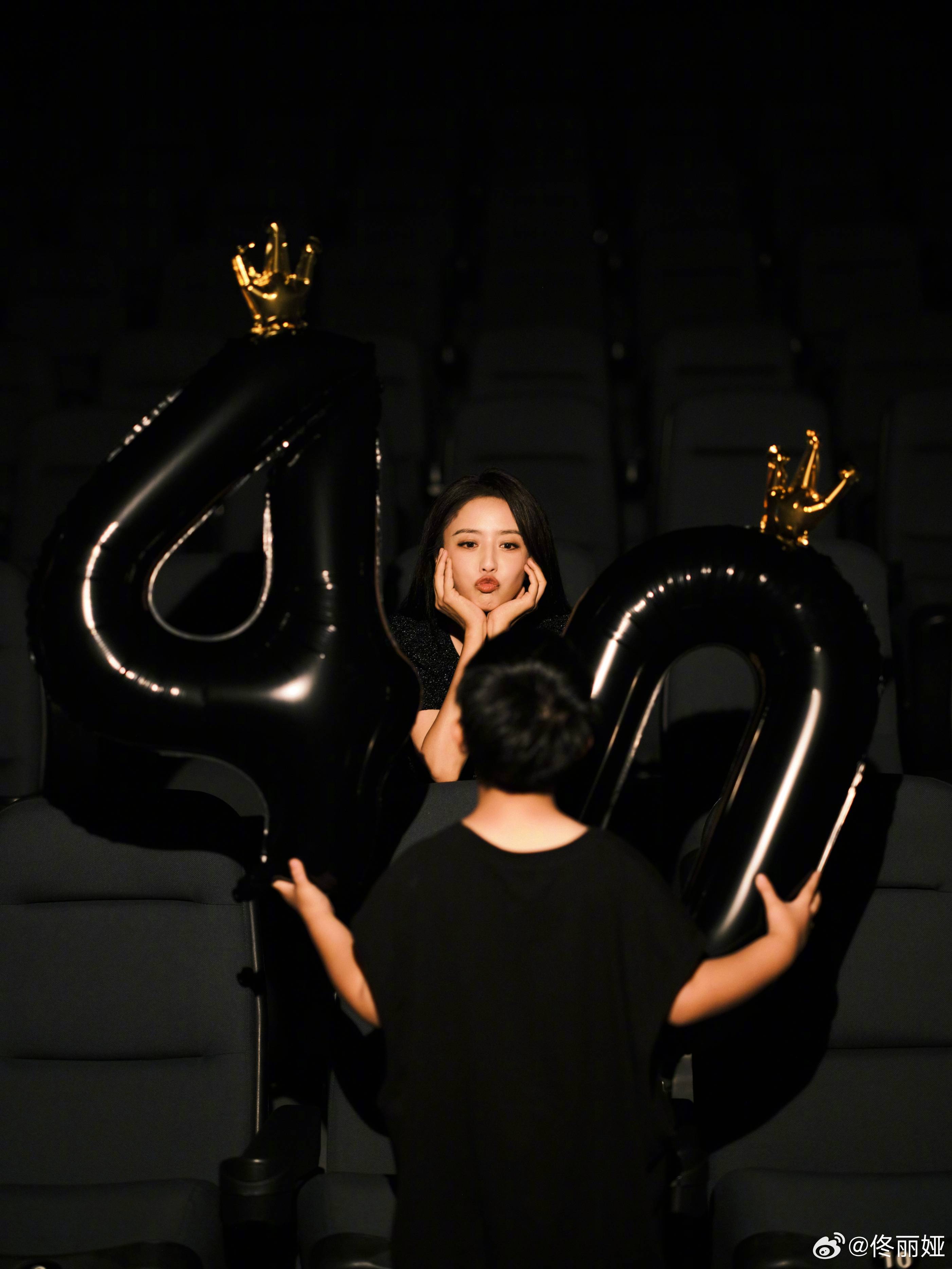 佟丽娅40岁生日,状态也太好了吧,而且还晒出儿子背影照互动_风暴_电影