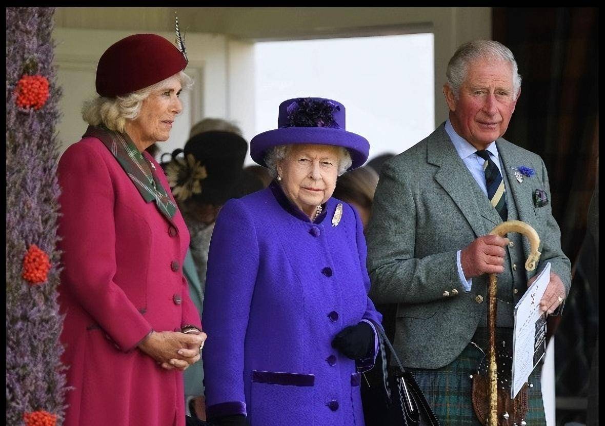 倒是王太后一直喜欢的戴安娜,却一个人孤零零地呆在小岛上,生前一人