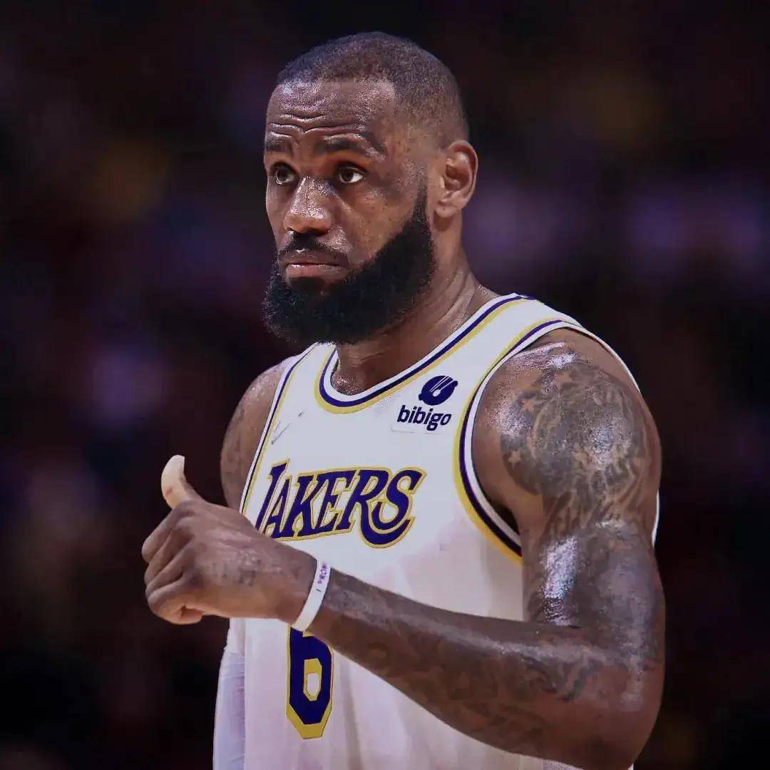 詹姆斯拒绝湖人队提供的2年1.09亿的提前顶薪续约合同!