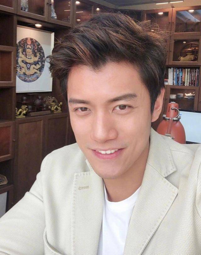 和艾伦成为了情侣,在新的一年里撒下了第一颗糖_霍建华_陈乔恩_消息