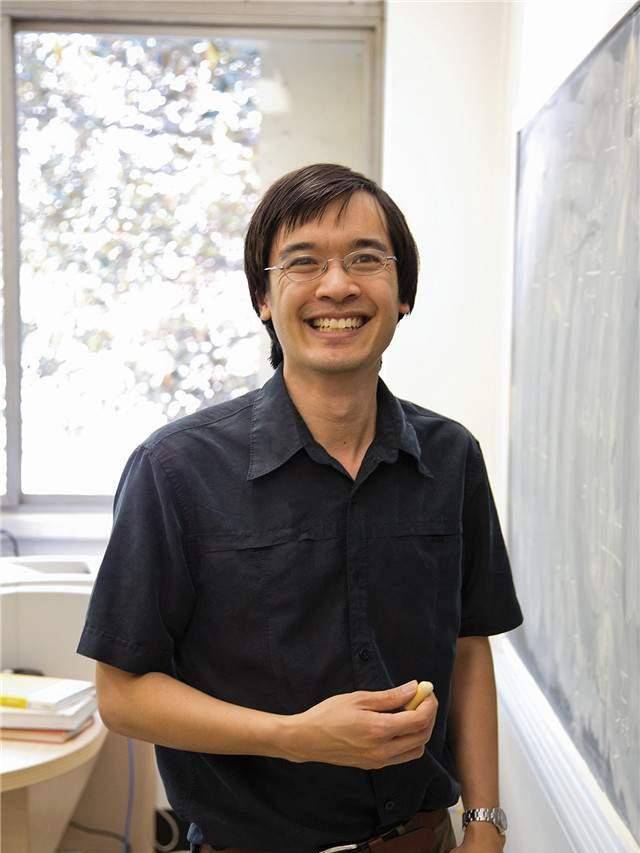 陶哲轩:12岁获奥林匹克竞赛金牌,21岁拿到博士学位_天才_数学课_妈妈