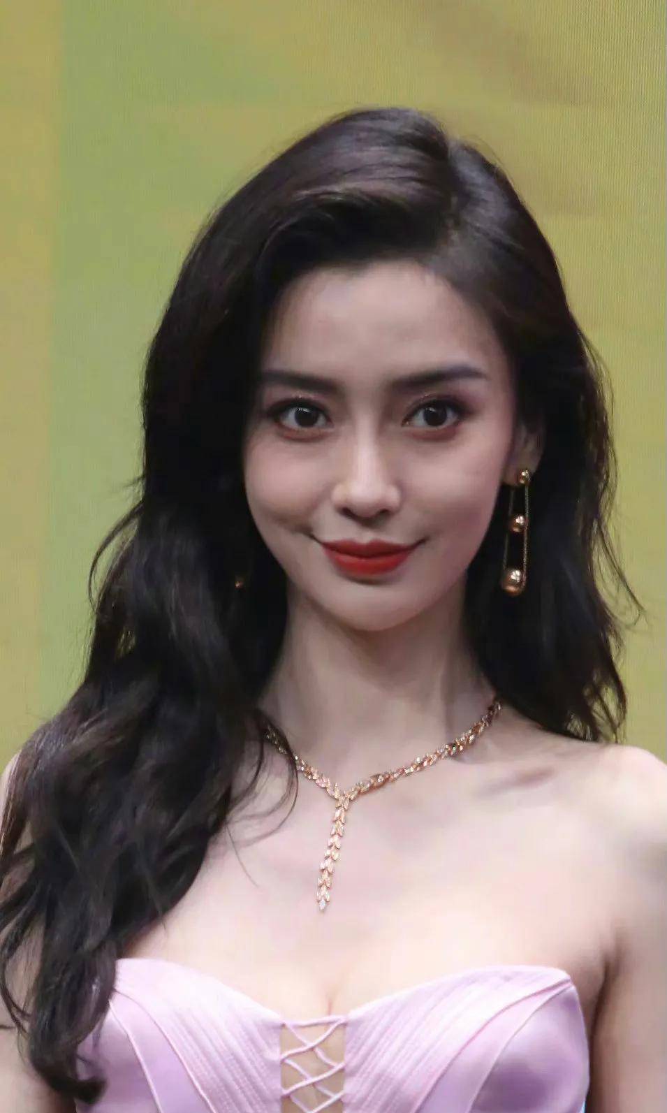 宝宝美甲太好玩了,就像是画水彩的宝宝
