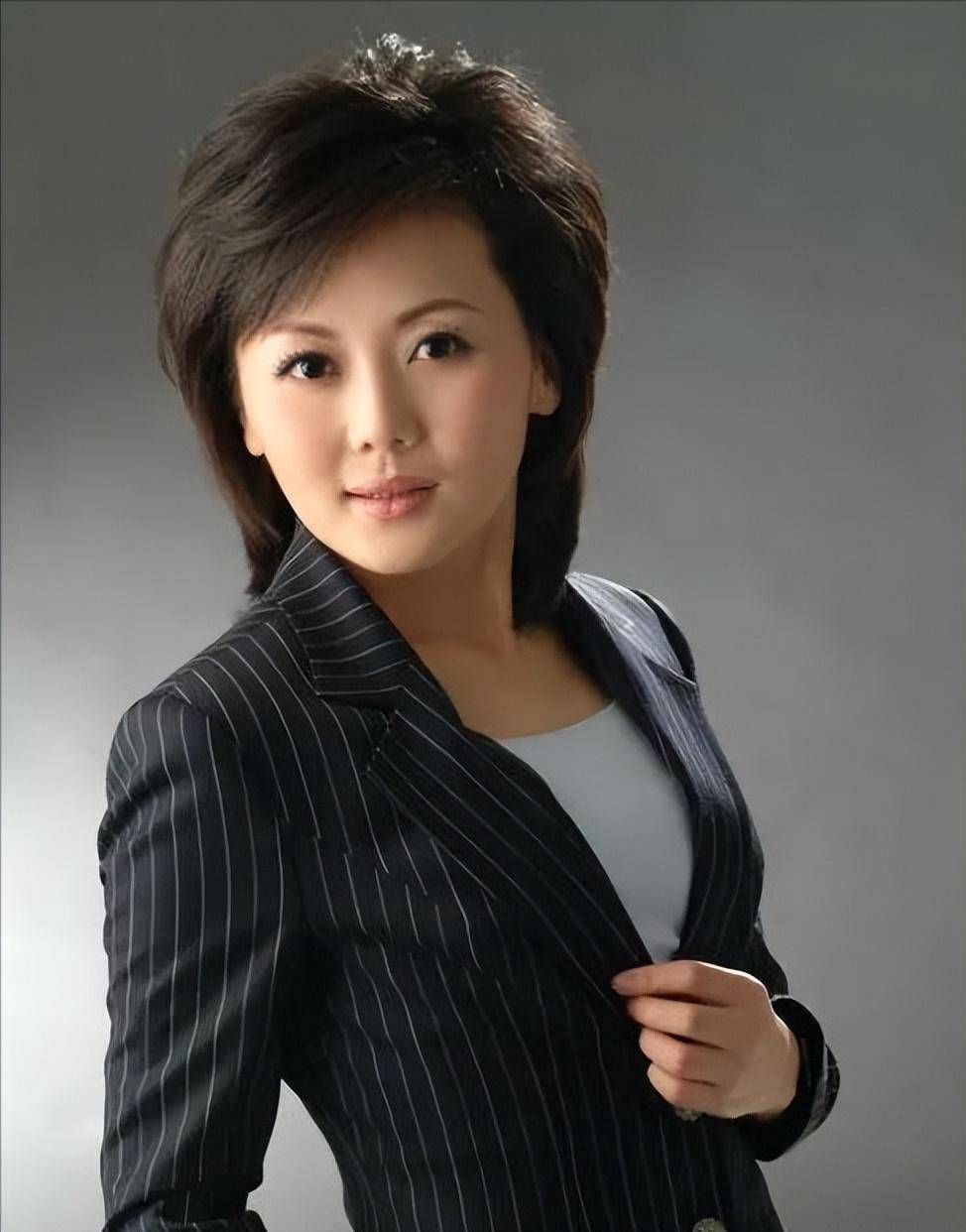 柴璐:从陕西西安走出来的央视著名主持人,男友在雾中迷路了_播音_比赛
