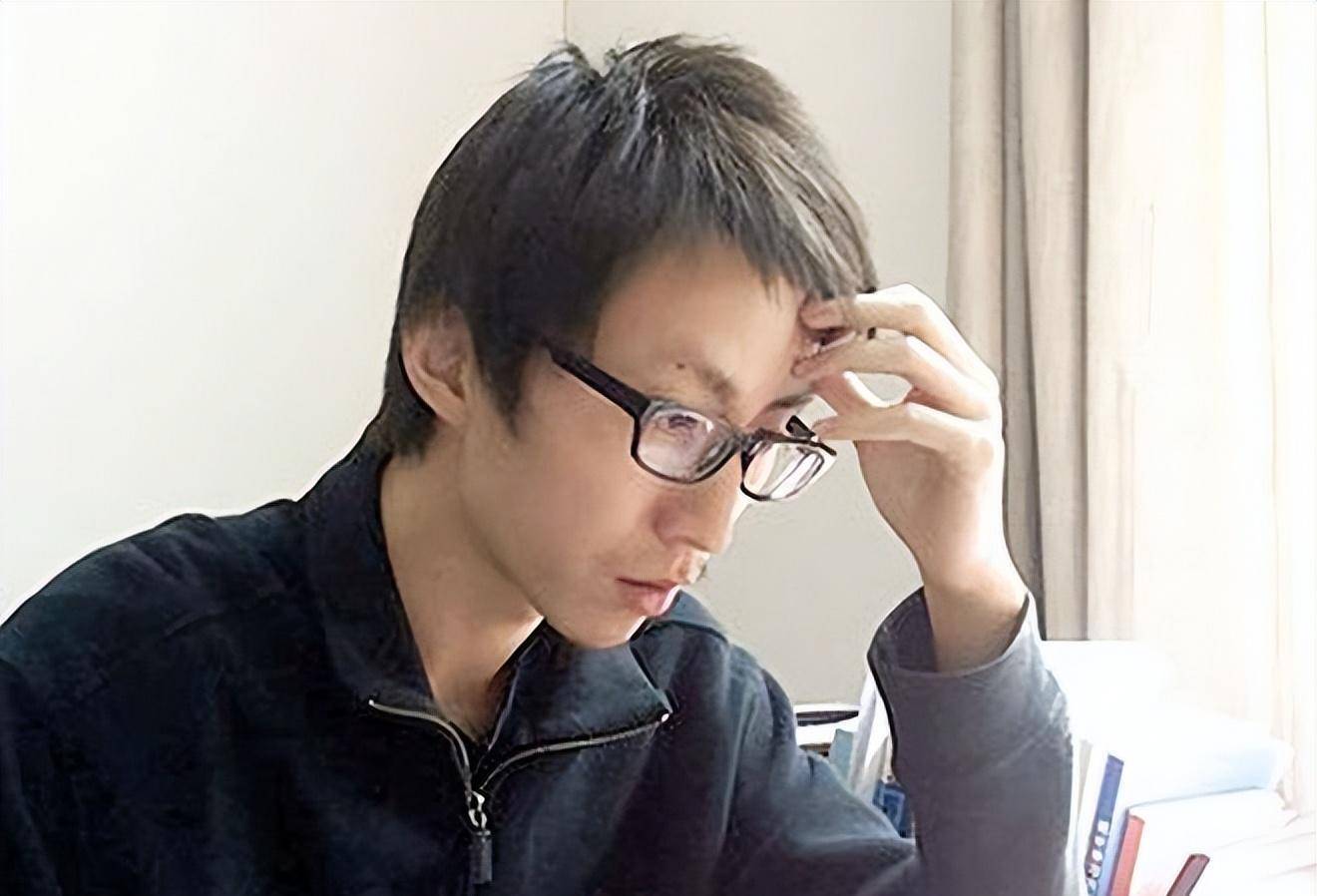 "学渣"逆袭正教授史:22岁攻克世界大难题,23岁升为985教授_刘路_刘嘉