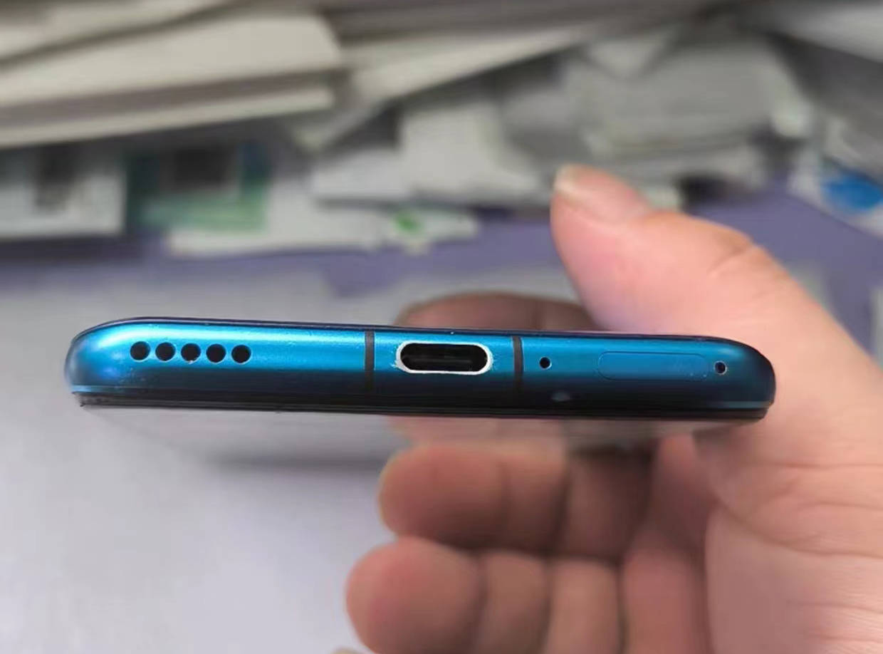 现在偶尔拿这部nova6会玩一玩游戏,gpu turbo 麒麟990芯片的性能依旧