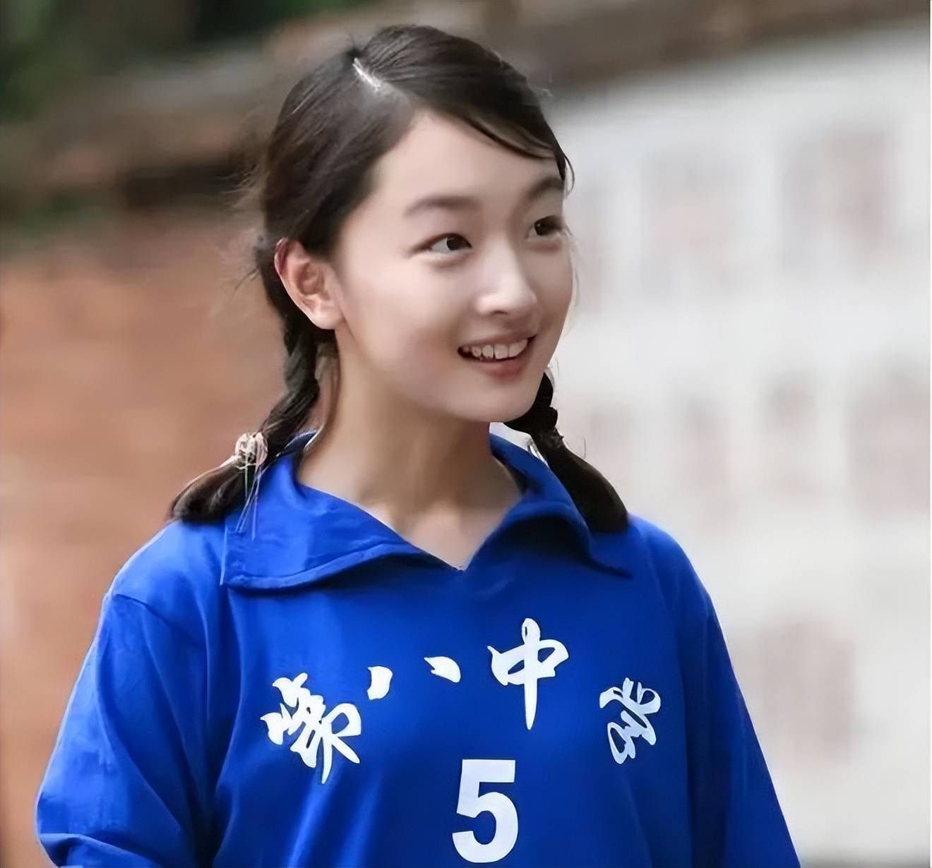 首位90后百亿票房女演员,跟刘昊然恋爱,她的人生开挂了