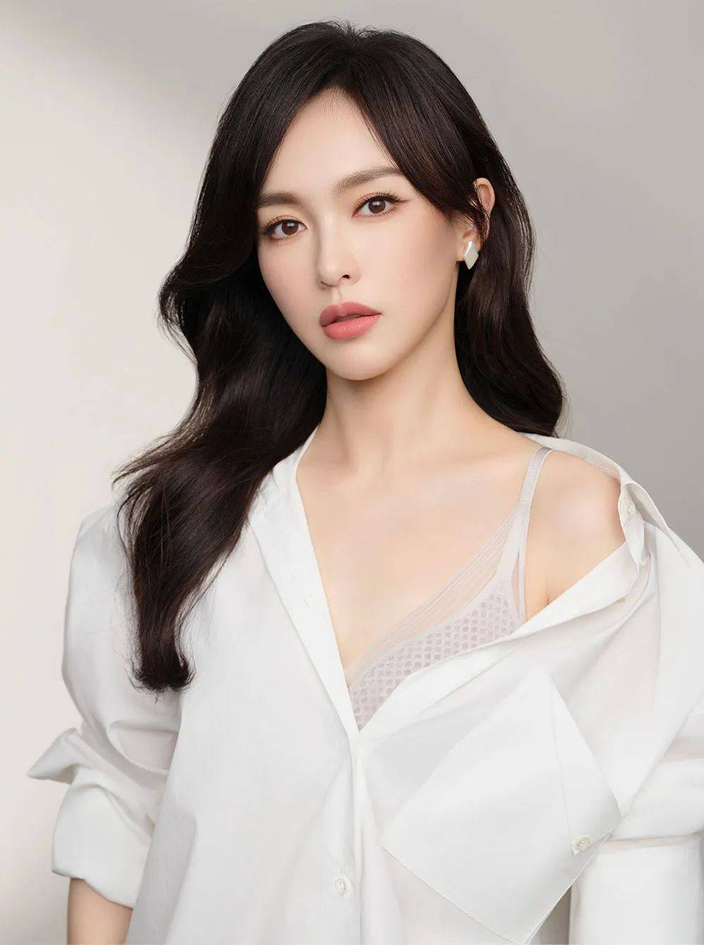 唐嫣出任安莉芳首位品牌代言人_新城_控股集团_发展