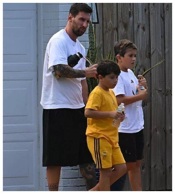 安东内拉拜访儿时好友:梅西当奶爸,马特奥长大肚腩了_一家_生活_比赛