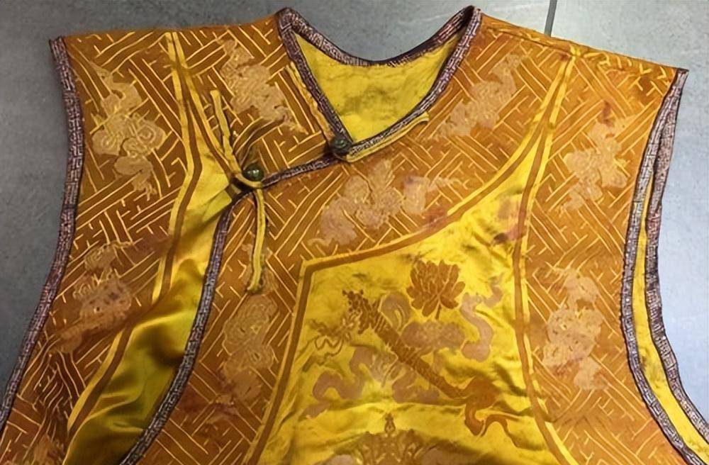 清朝的"御赐黄马褂"真能免死吗?其实里面的门道很多_服饰_皇帝_政治