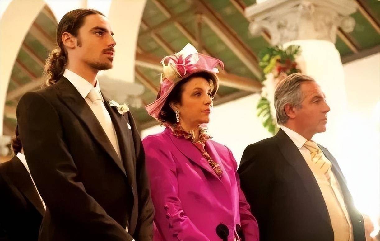 广东打工妹李然:成欧洲首位华裔王妃,婚后坚持把王子"拐"回国_父母