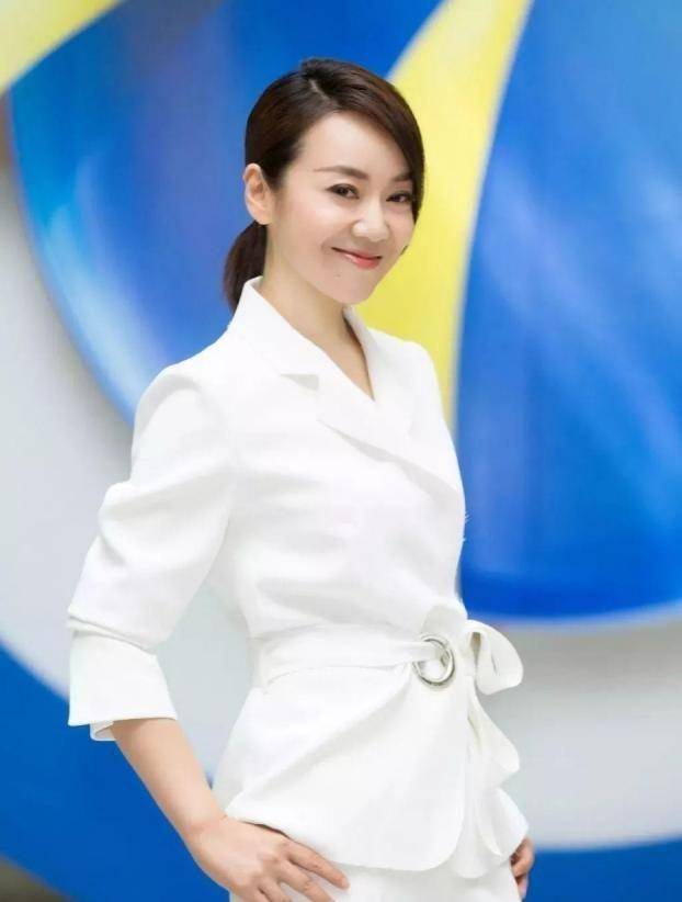 35岁黄脸婆遭丈夫无情抛弃,如今52岁的闫妮过得怎么样_邹伟并_事业