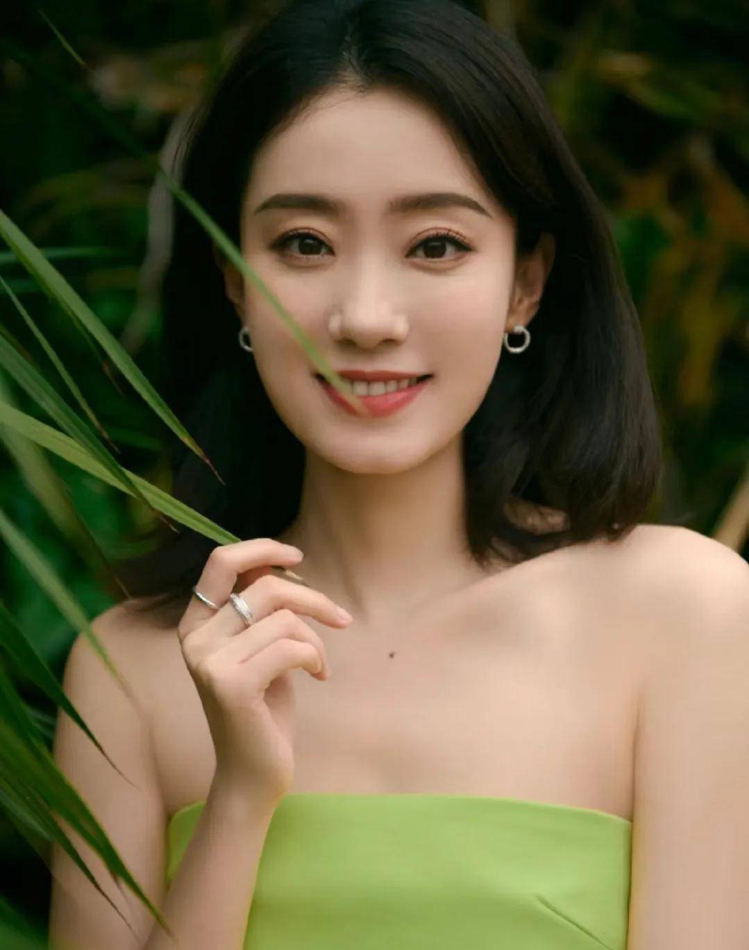 时尚女子张小斐,绿色长裙秀身材,太美了!_进步_阳光_蜂蜜