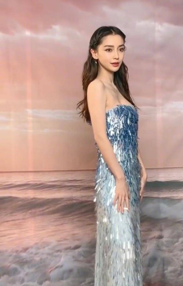 angelababy跨界当主持,美人鱼造型摇曳生姿,未修图更是一绝_衣服_娜娜