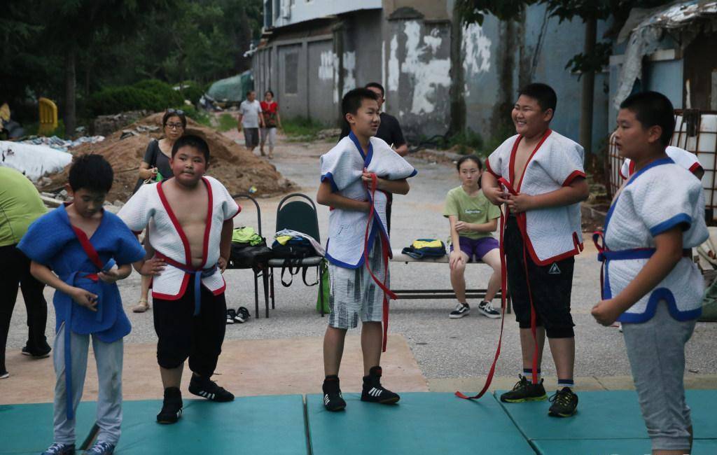 退路进室,"沧口跤王"场馆大变样_训练_摔跤_黄保青