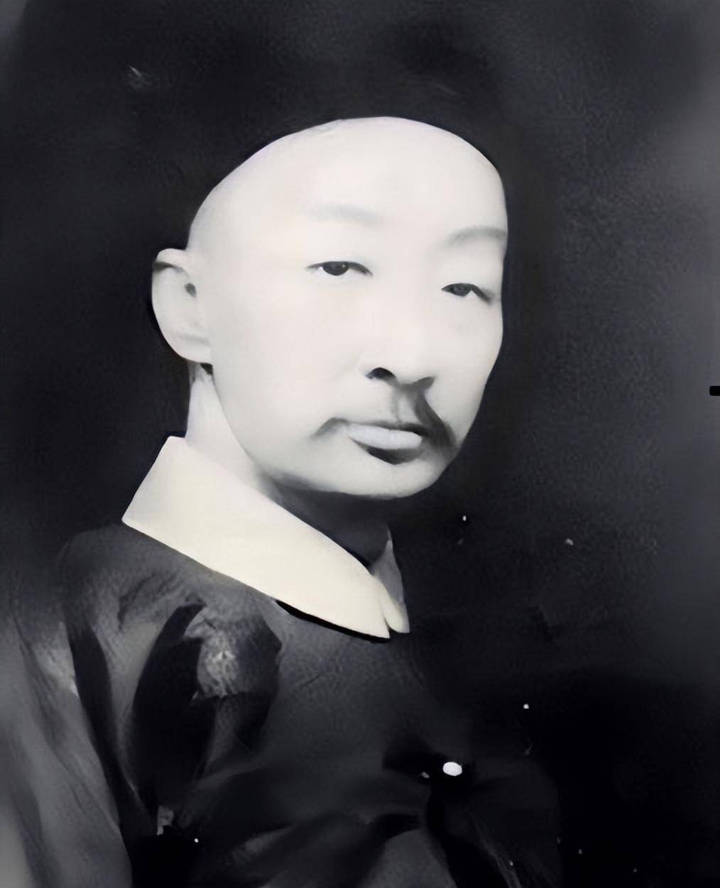 溥仪又特意派人陪同溥杰到北京去相看,两个年轻人见了面还颇谈得来