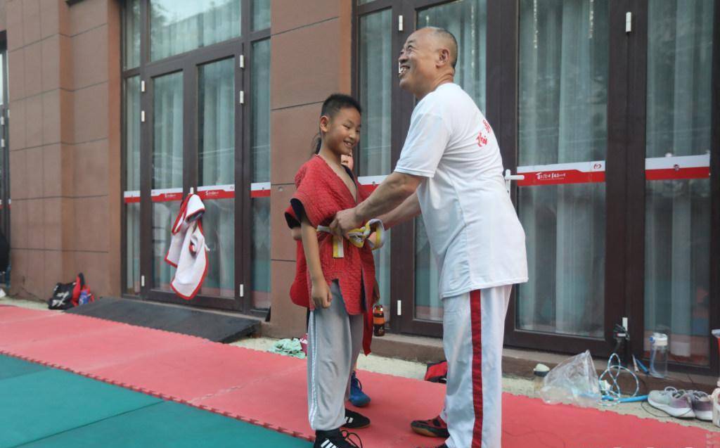 退路进室,"沧口跤王"场馆大变样_训练_摔跤_黄保青