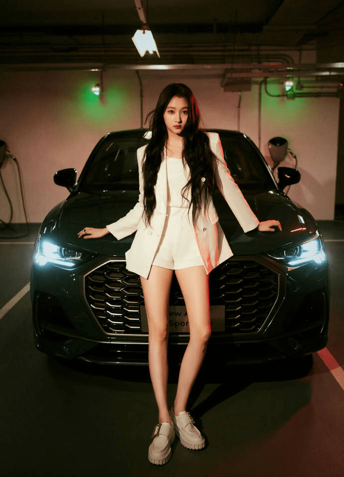 关晓彤的成功不仅来自于她的努力和才华,也源自于她对时尚的敏感和