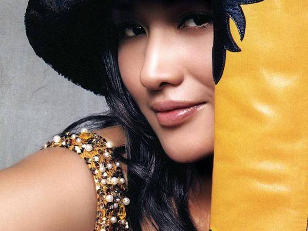 小时候瞿颖出身不错.