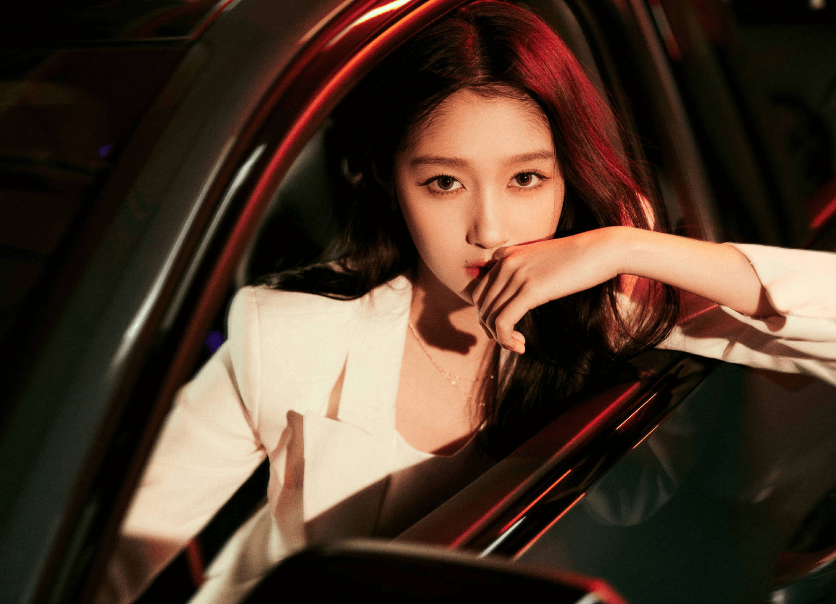 关晓彤的成功不仅来自于她的努力和才华,也源自于她对时尚的敏感和