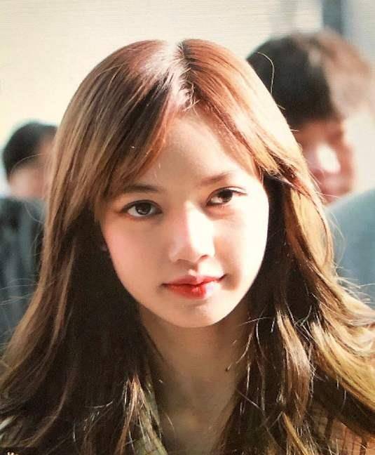 lisa为何一直留着刘海?