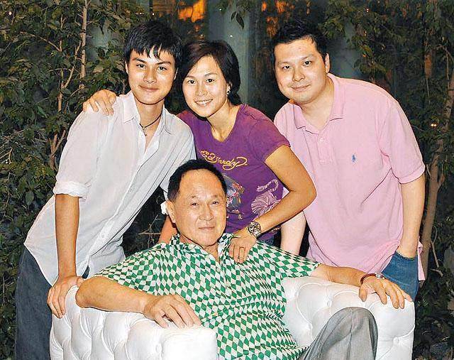 82岁赵世曾独自出席97岁许世勋葬礼,风流成性直言不结婚最快乐_姚炜