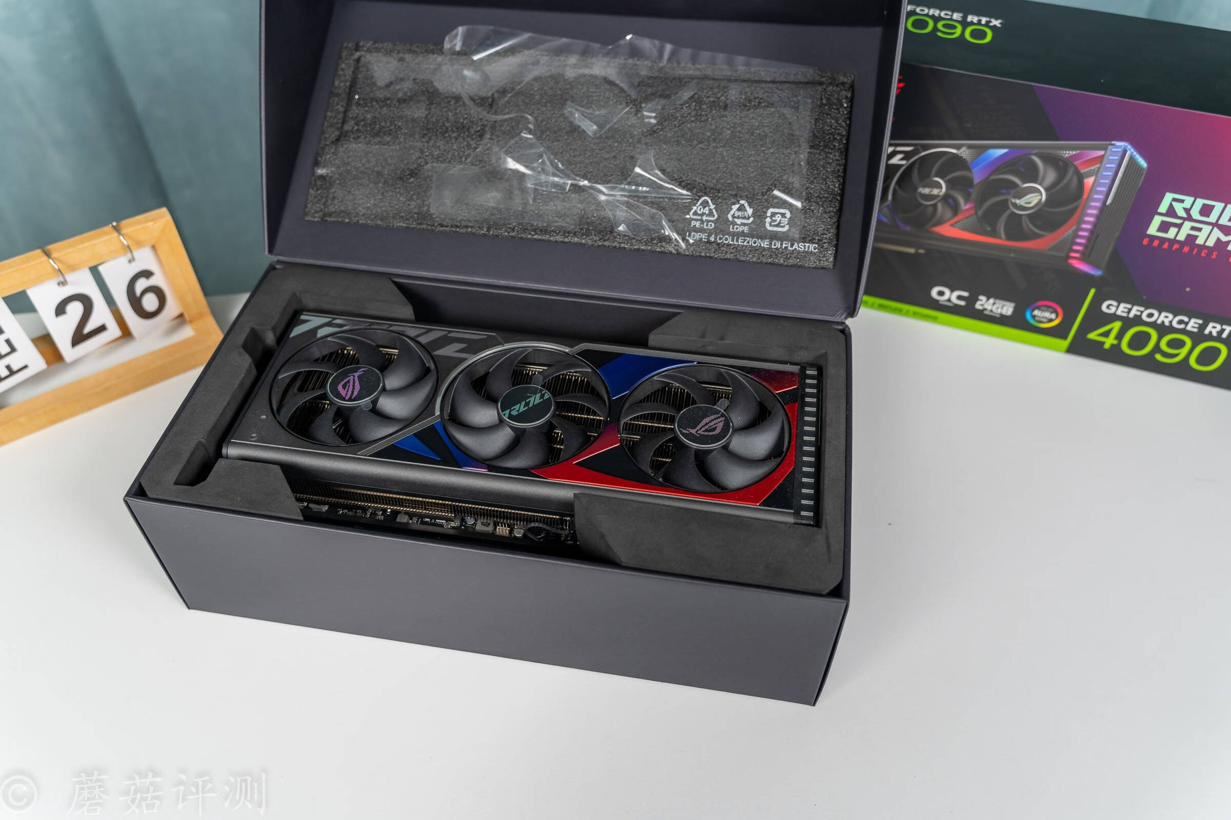 4090显卡中的独一档,华硕rog玩家国度rtx4090猛禽显卡 评测_散热_部分