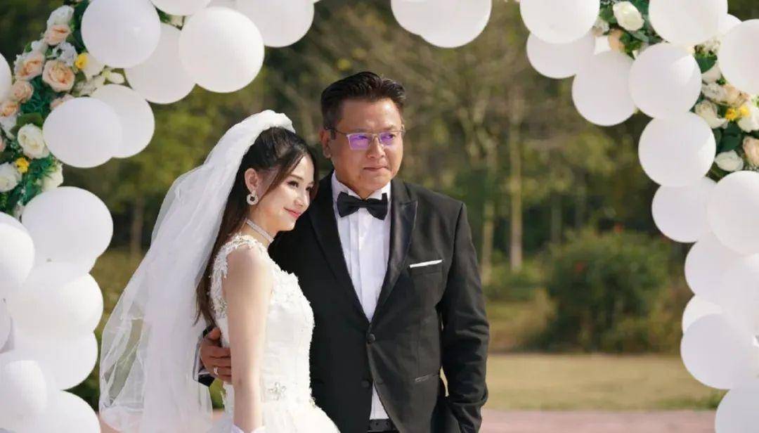 53岁魏骏杰近况曝光,身形肿胀面容衰老_滕丽名_程峰_内地