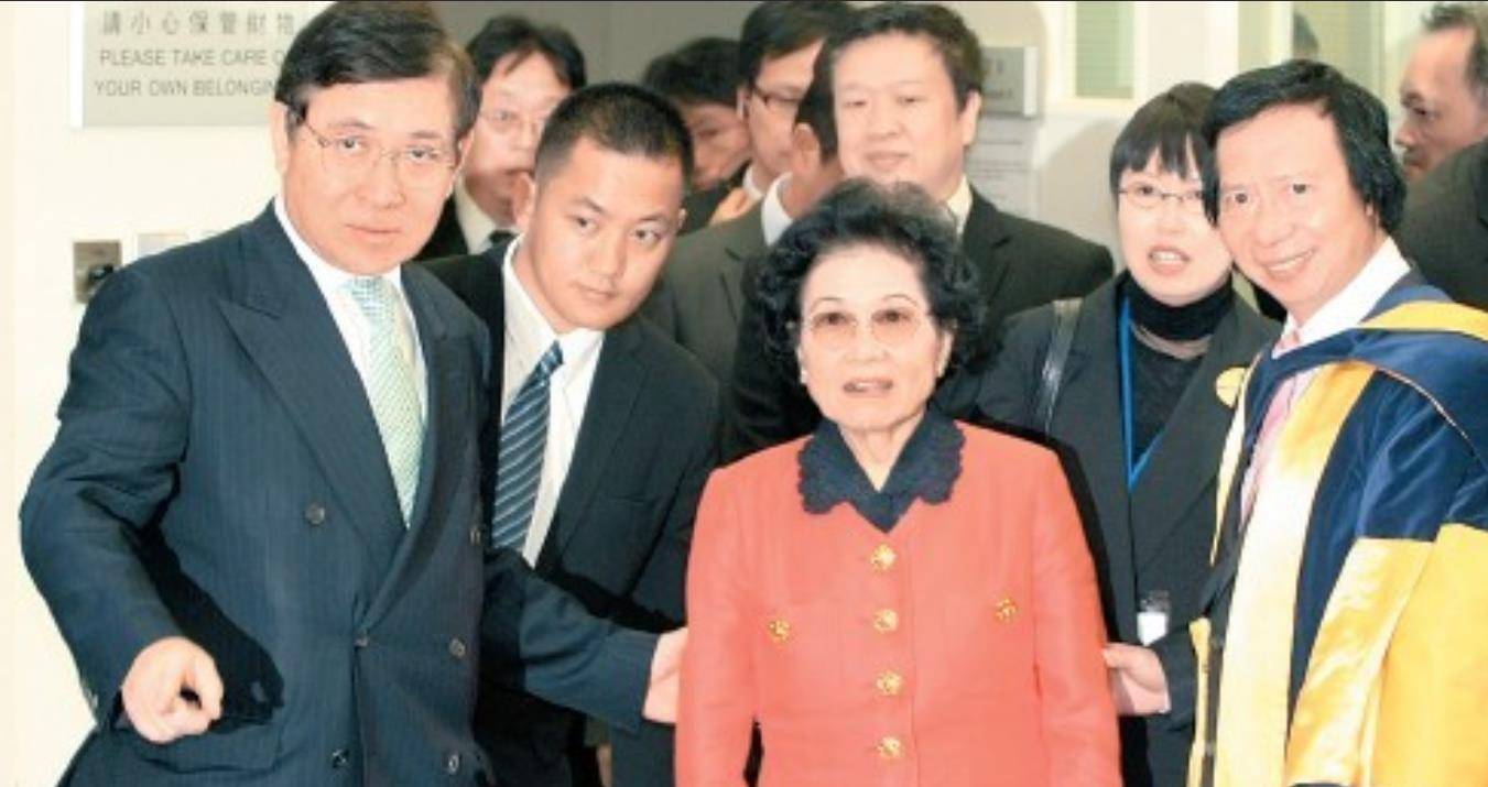 香港富太太邝肖卿,家族资产超过李嘉诚,三个儿子却反目成仇_生活