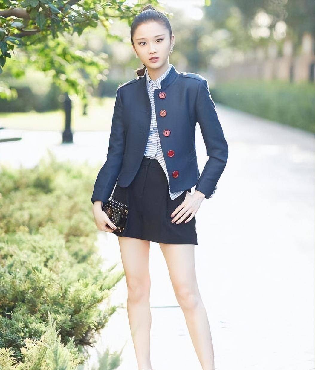 巩俐"女儿"近照,简直是标准"谋女郎"脸,难怪成张艺谋新宠_张慧雯_影戏