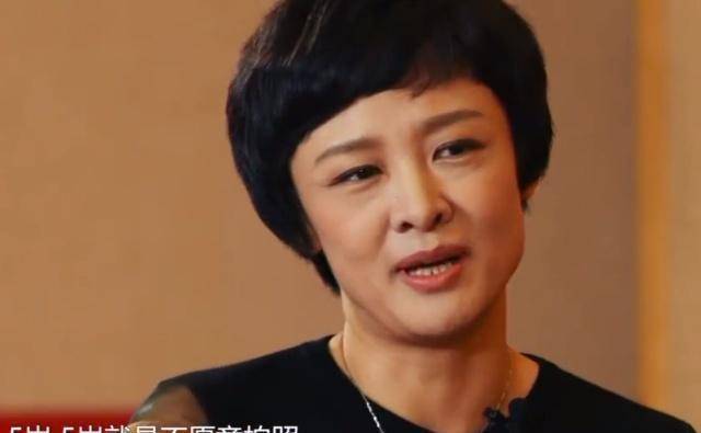 蔡国庆曾连扇儿子两巴掌,妈妈在旁却不敢阻拦!