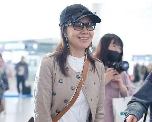 奔50的闫妮有多大胆?