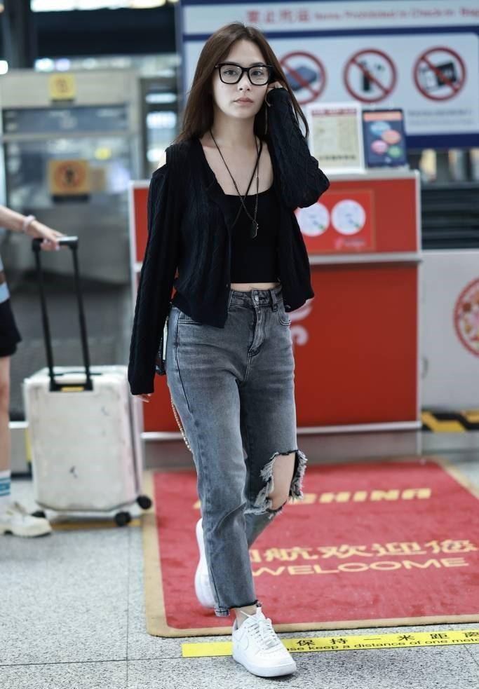 搭配牛仔裤显腿短又粗,美貌无法挽救_身材_长裙_紧身