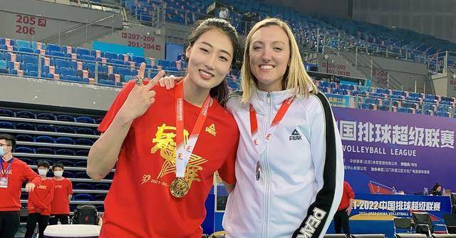 中国女排前主攻刘晏含签约土耳其俱乐部,曾与郎平一同获得世界杯冠军!